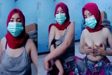 Bokep Jilbab Merah Remas Toket Live Sange