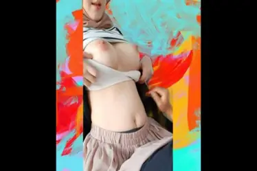 Hijab Puting Merah Muda Terbuka Lepas