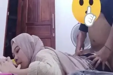 Ukhty Keenakan di Ewe Tukang Urut Pintu Masih Terbuka